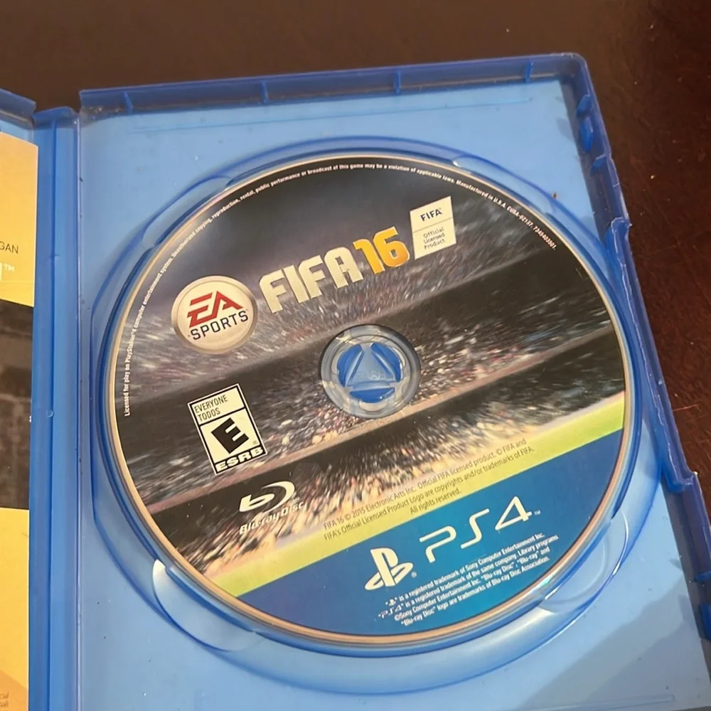 Bundle of PlayStation 4 Wireless Controller and FIFA 16 Game